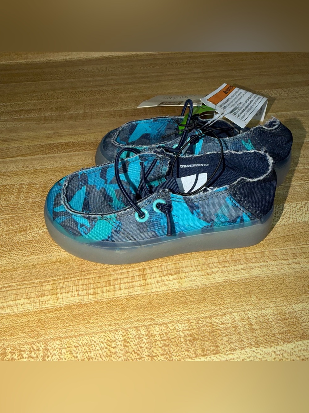 NWT toddler size 7 light up Kids Blue Camo Slip-On Sneakers